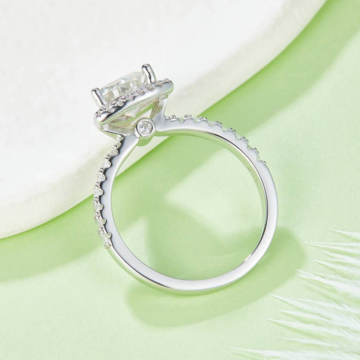 Light luxury triangle S925 silver plated white gold moissanite diamond women's ring 1.0 carat D-grade